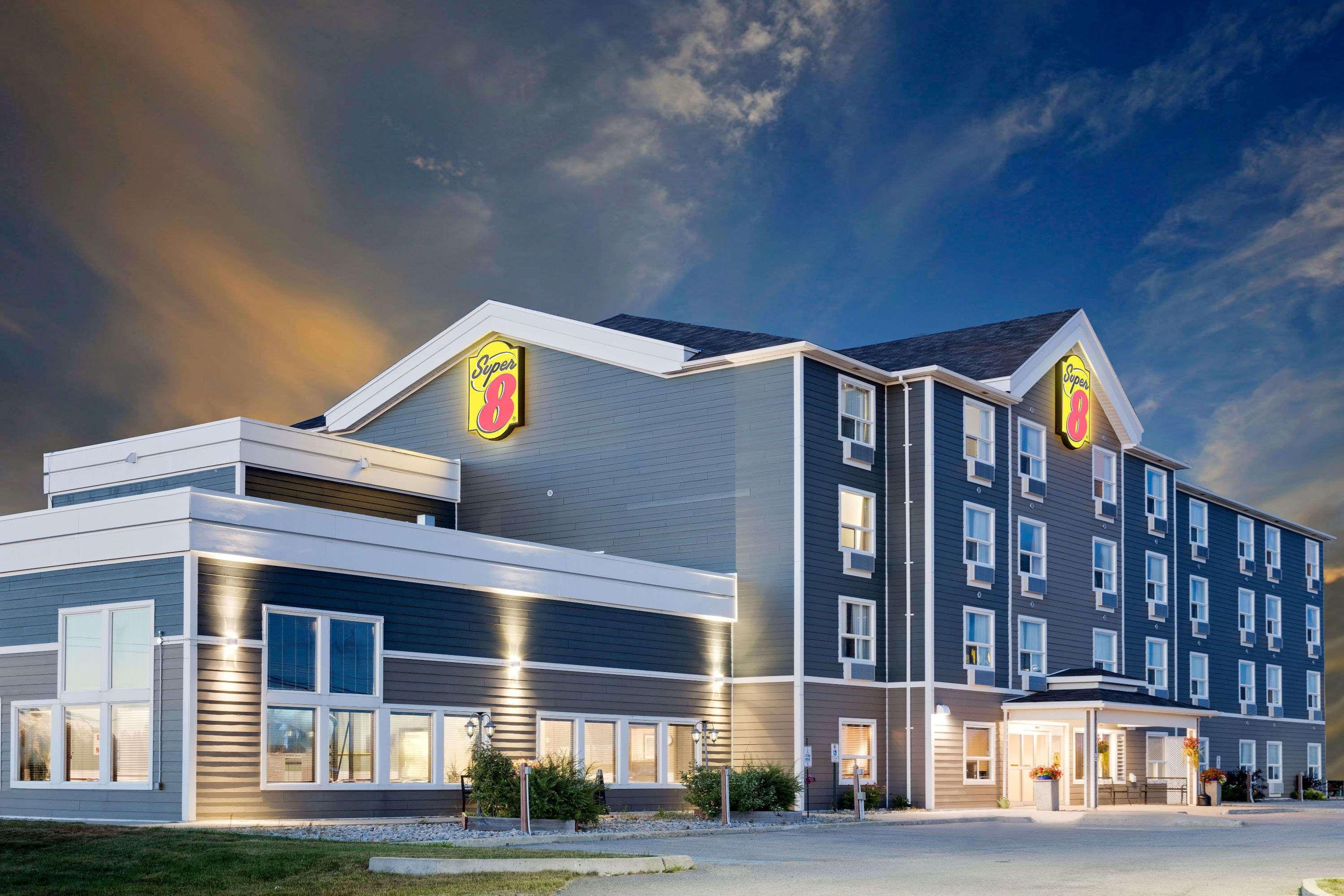 Super 8 by Wyndham Kapuskasing Hotel Eksteriør billede