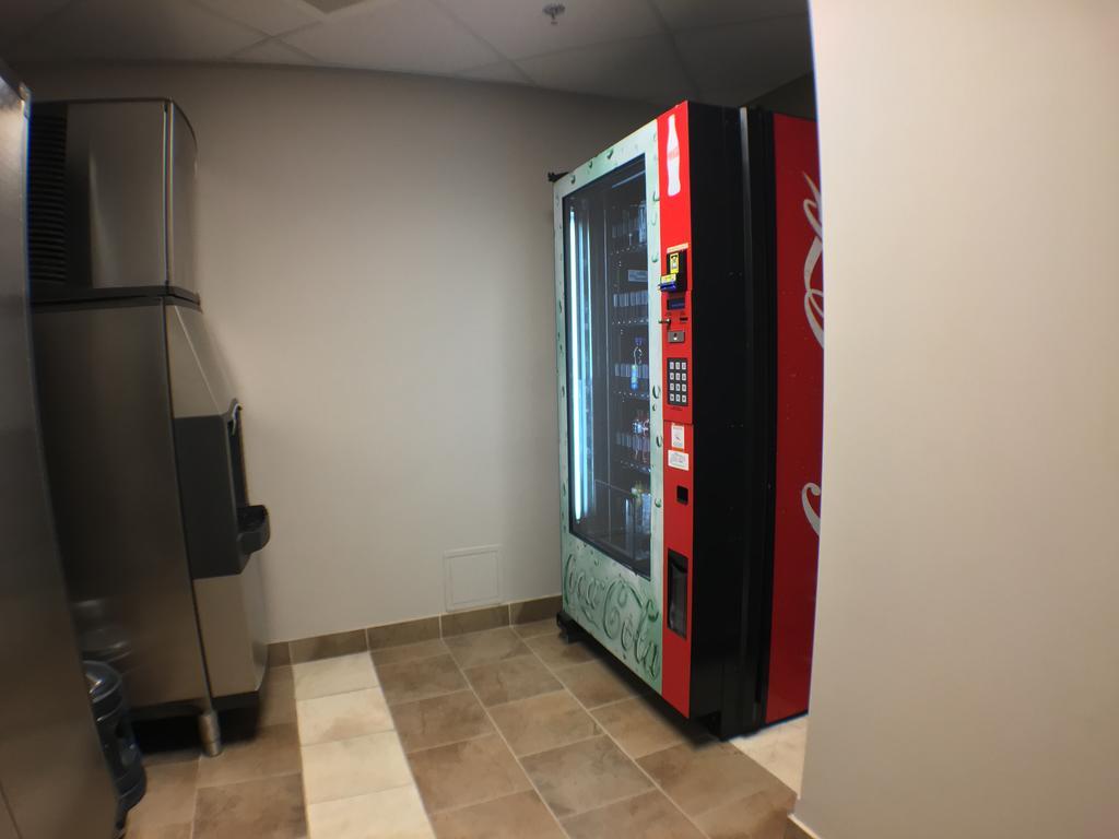 Super 8 by Wyndham Kapuskasing Hotel Eksteriør billede