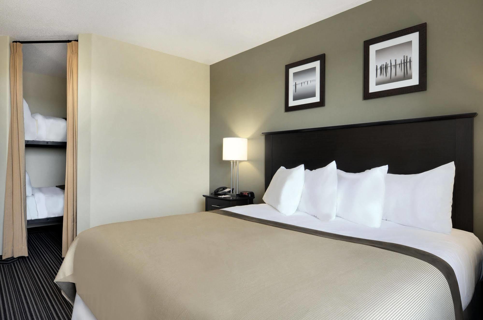 Super 8 by Wyndham Kapuskasing Hotel Værelse billede