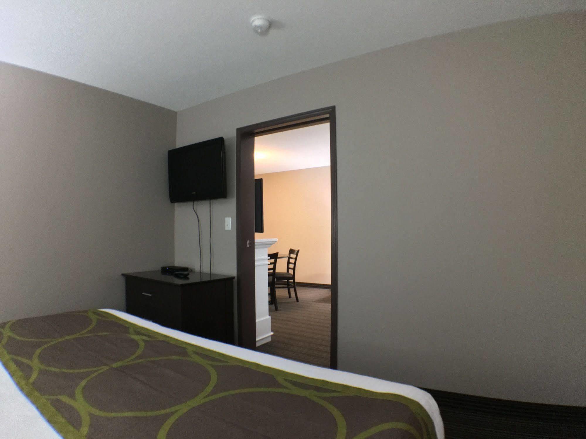 Super 8 by Wyndham Kapuskasing Hotel Eksteriør billede