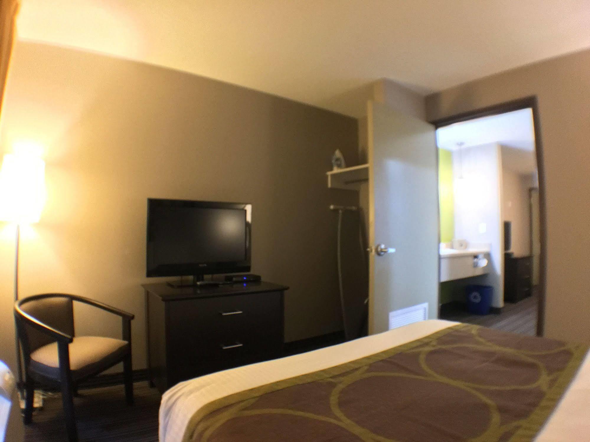 Super 8 by Wyndham Kapuskasing Hotel Eksteriør billede