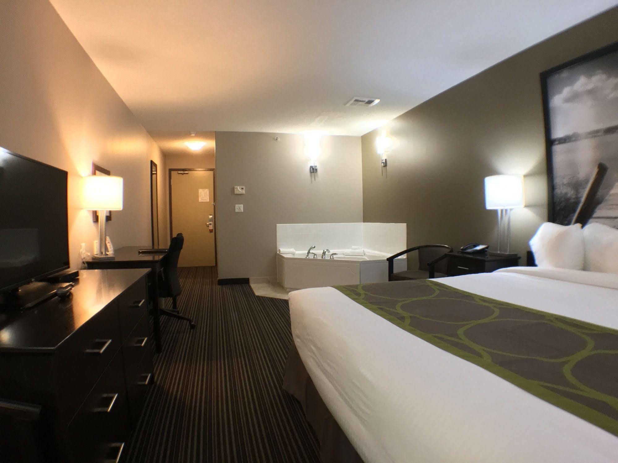 Super 8 by Wyndham Kapuskasing Hotel Eksteriør billede