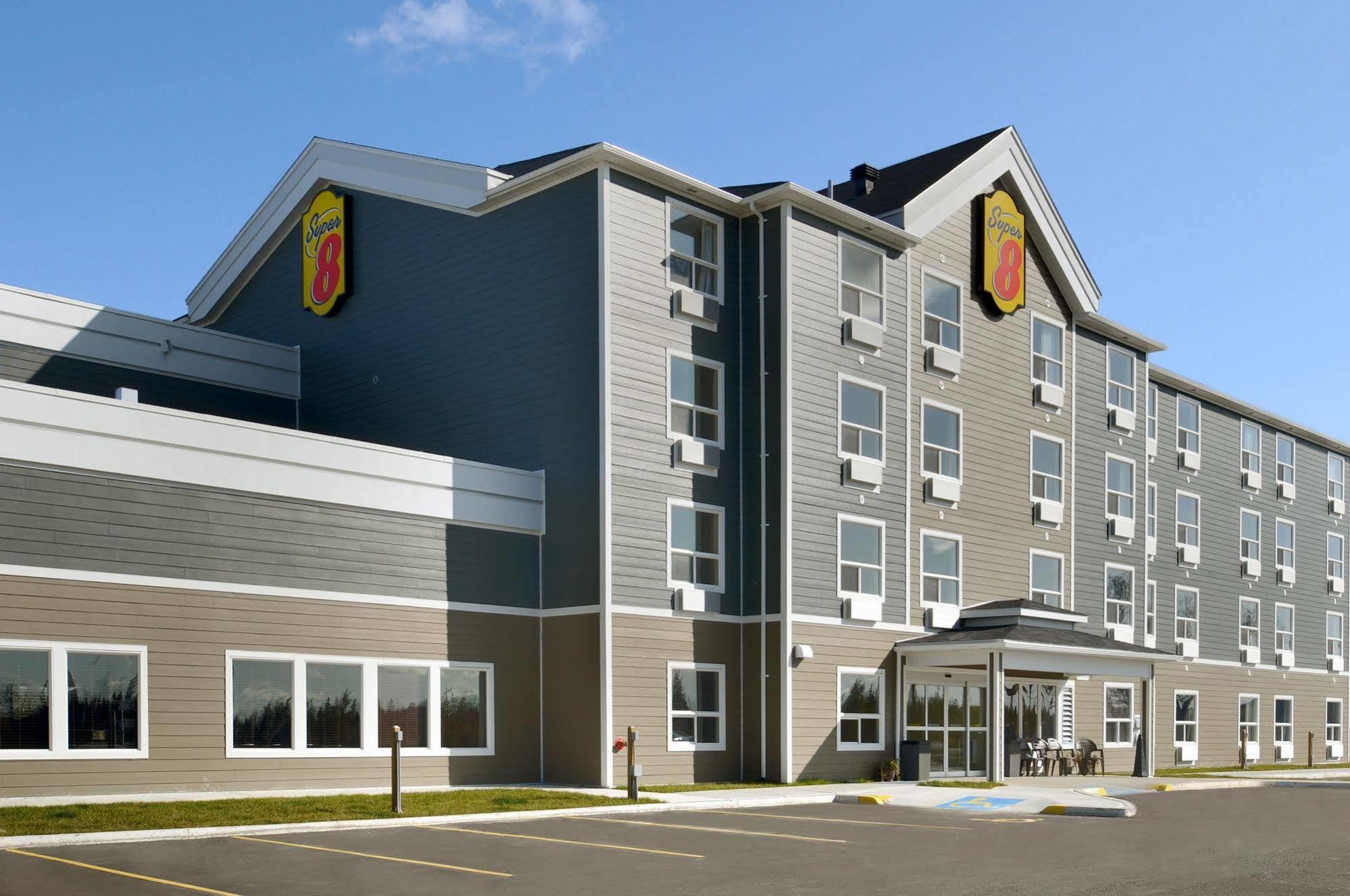 Super 8 by Wyndham Kapuskasing Hotel Eksteriør billede