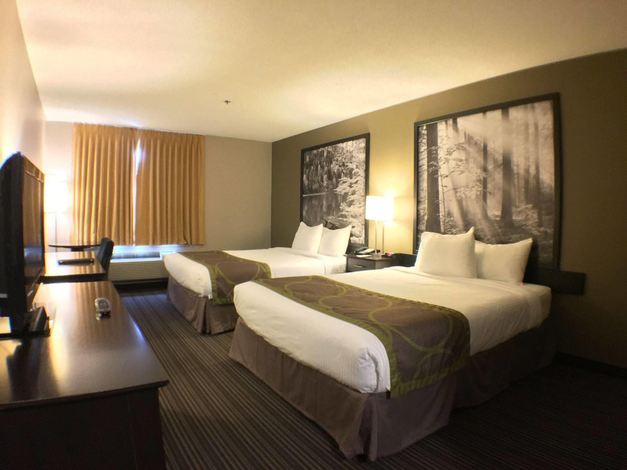 Super 8 by Wyndham Kapuskasing Hotel Eksteriør billede