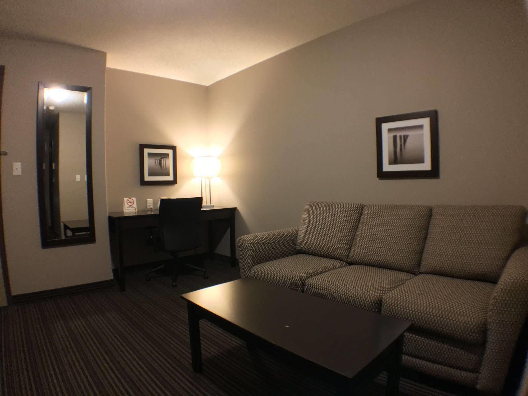 Super 8 by Wyndham Kapuskasing Hotel Eksteriør billede